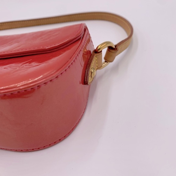 Auth Louis Vuitton LV Pink Framboise Vernis Monogram Leather Malibu Street Bag - Picture 3 of 16